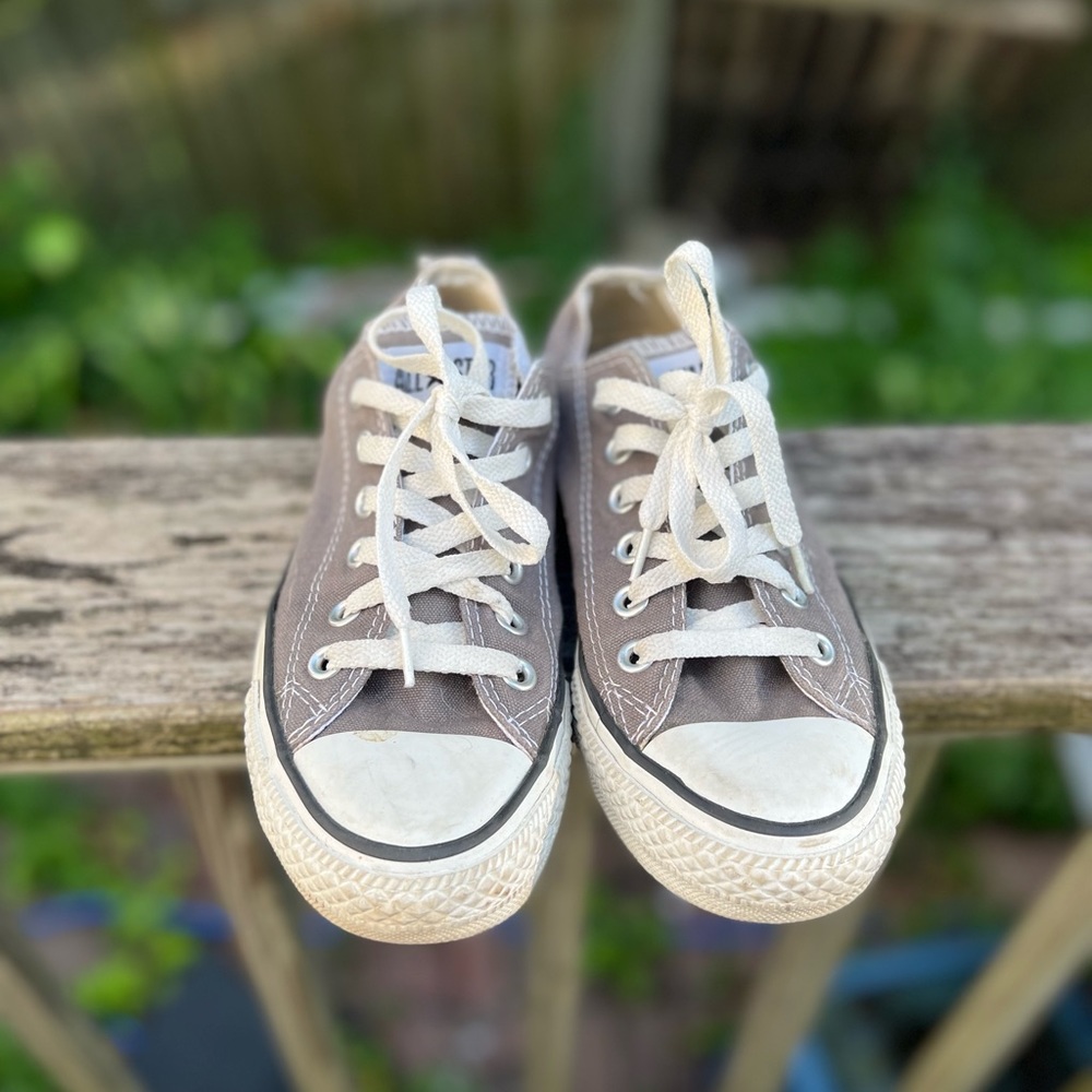 Grey converse